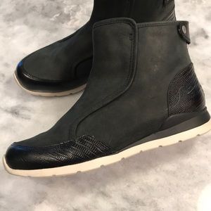 Black Sueded leather UGG Booties with Snakeskin detailing Size 8 EUC
